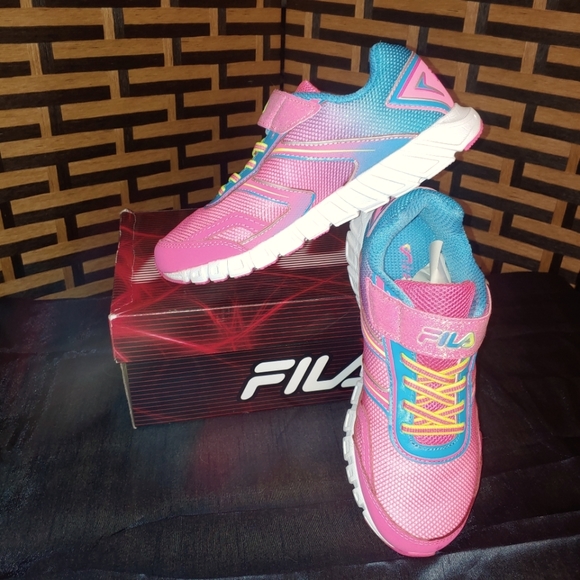 Fila Shoes - Fila Crater 19 Fashion/ Running Sneakers Sz. 5.5- NWT